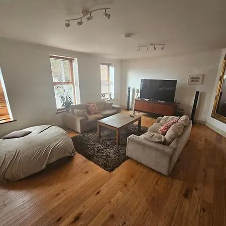 Spacious 3-Bedroom Apartment In Vibrant Dublin 8 Exterior photo