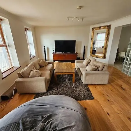 Spacious 3-Bedroom Apartment In Vibrant Dublin 8 Exterior photo