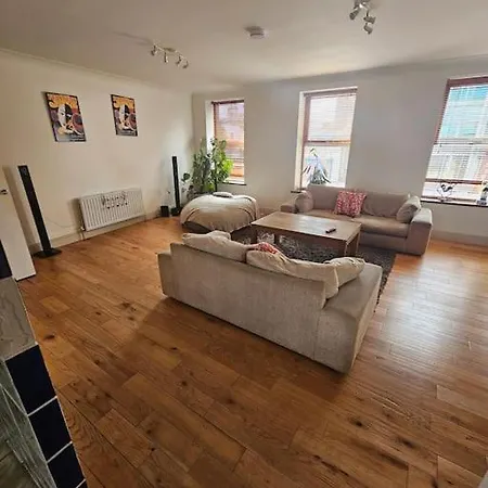 Spacious 3-Bedroom Apartment In Vibrant Dublin 8 Exterior photo