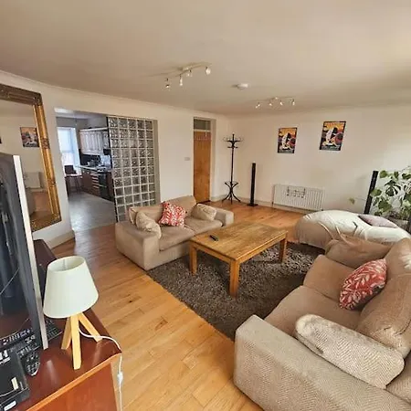 Spacious 3-Bedroom Apartment In Vibrant Dublin 8 Exterior photo