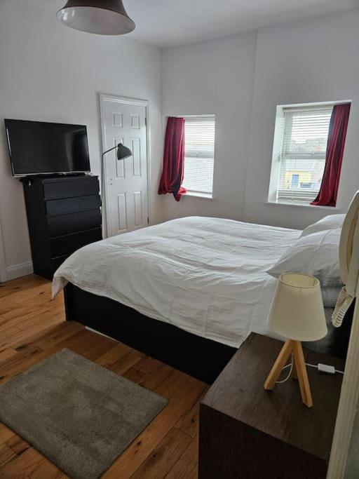 Spacious 3-bedroom In Vibrant 8 Dublino
